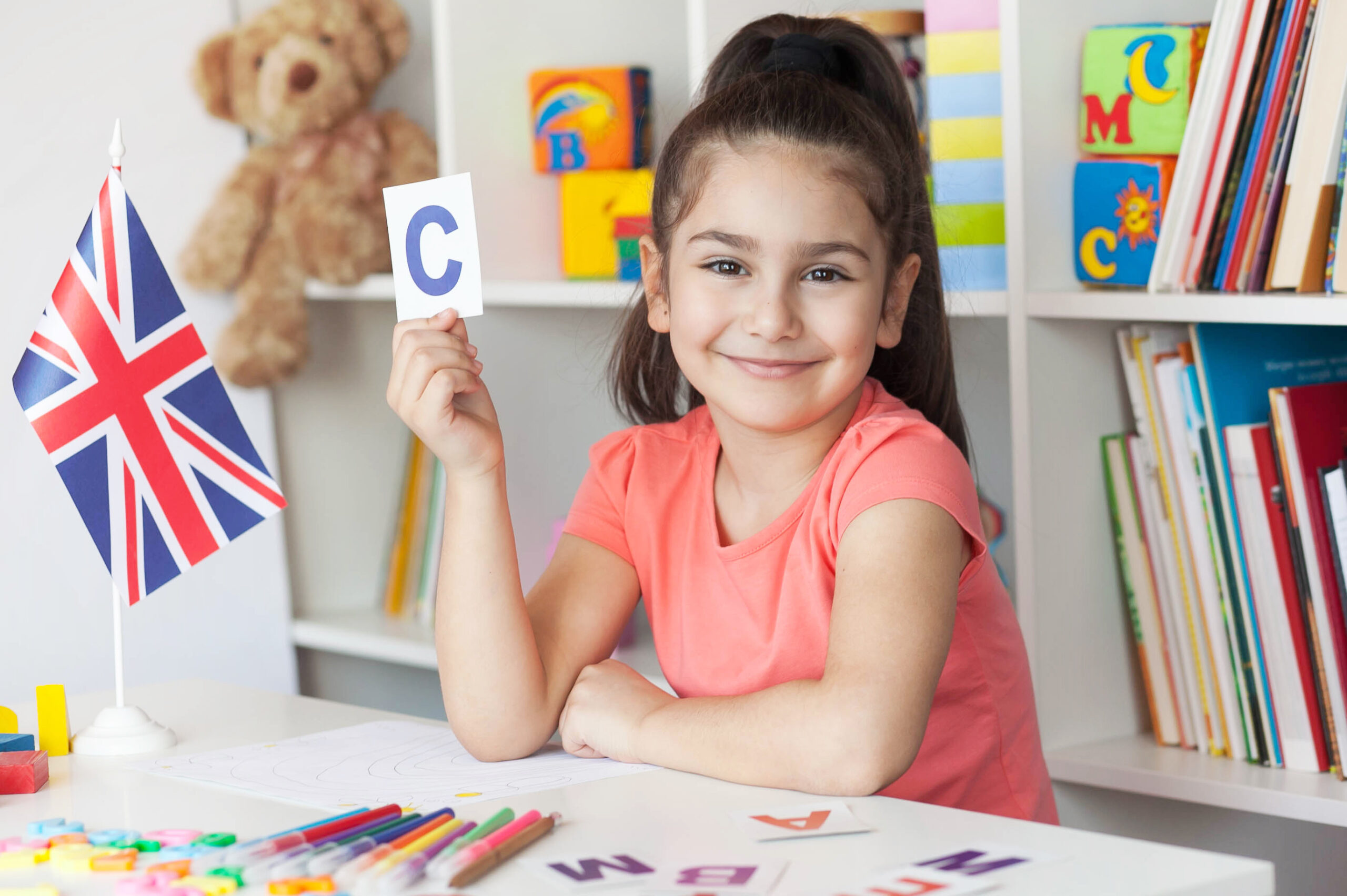 Élève du primaire en cours d'anglais