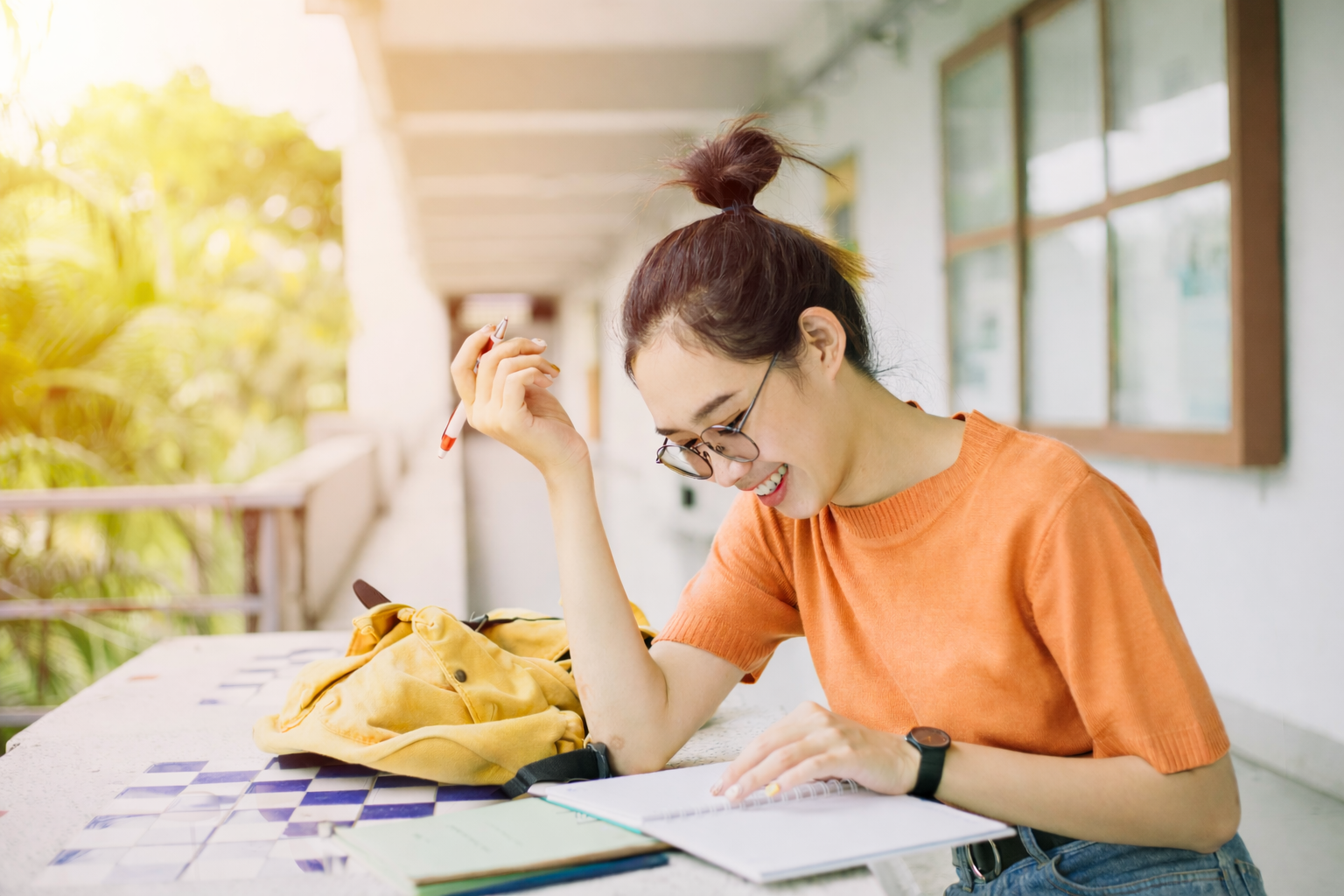 Élève du primaire en cours de mathématiques